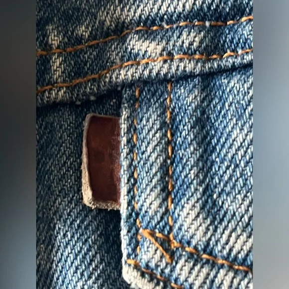 Vintage Levi's ClassicTrucker Jean Jacket in distressed vintage blue Size L - Picture 9 of 12
